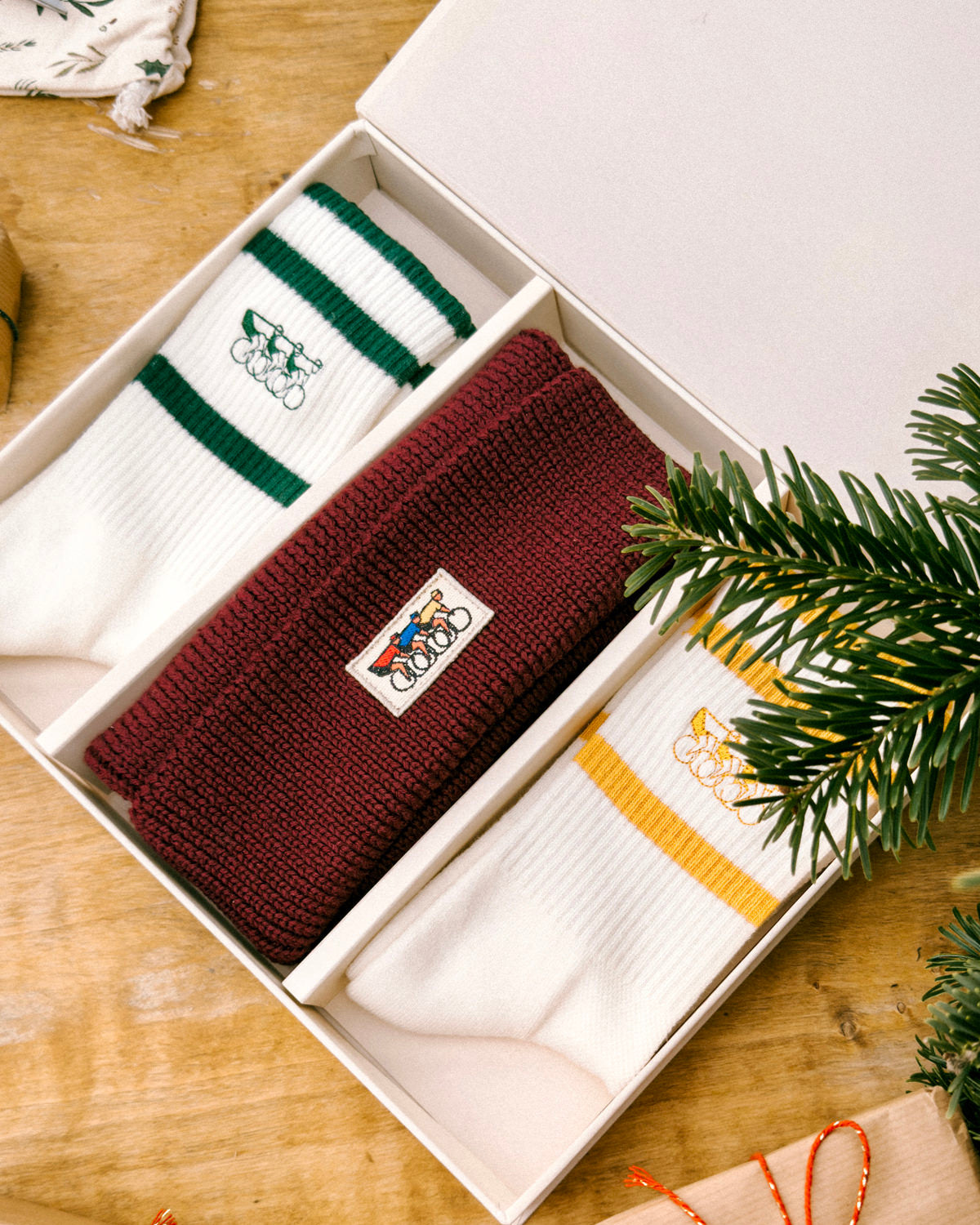 Detail of the Erstwhile gift box with a beanie and socks
