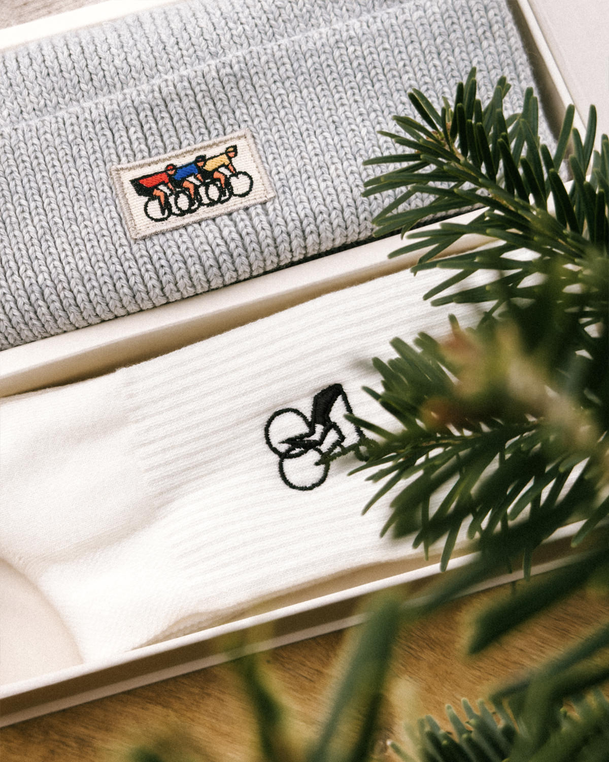 Detail of the Erstwhile gift box with a beanie and socks