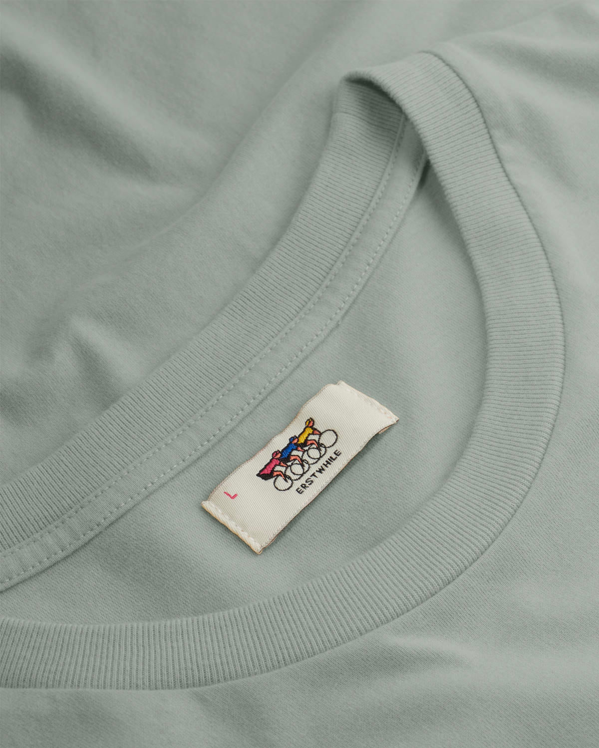 Close-up of the sage Waaier T-shirt
