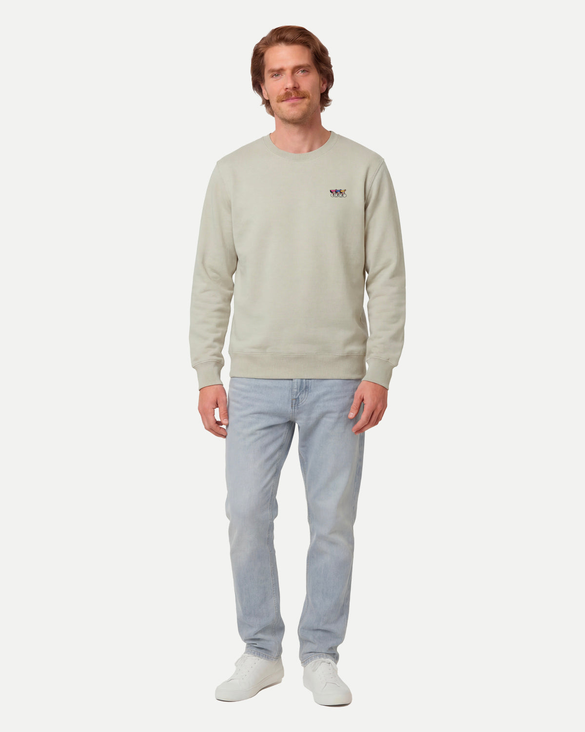 Model wearing the faded olive Waaier sweatshirt