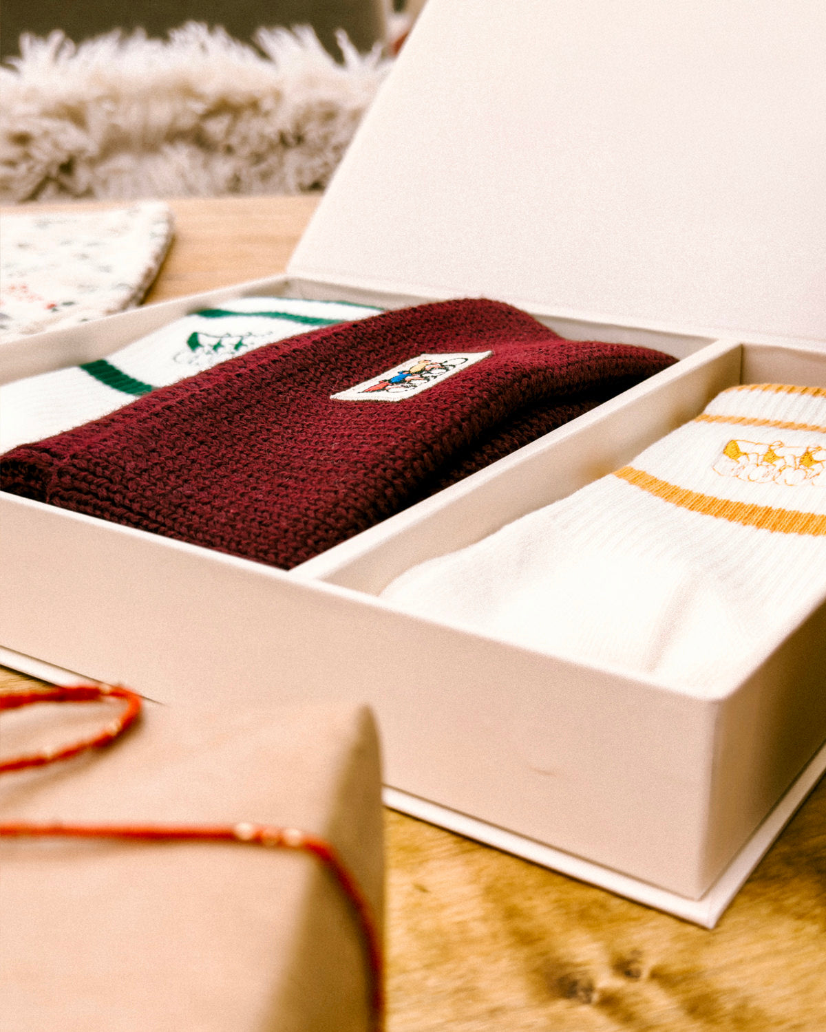 Detail of the Erstwhile gift box with a beanie and socks