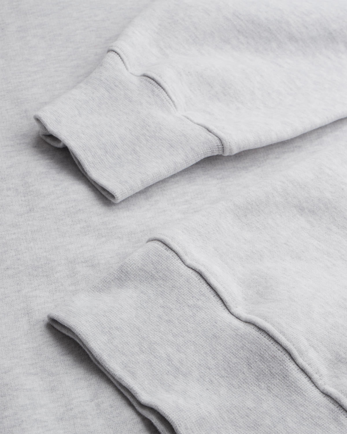 Close-up of the light grey Waaier sweatshirt